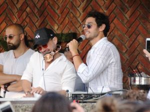 Ozan çaldı, Cem Belevi ve oyuncu sevgilisi eğlendi