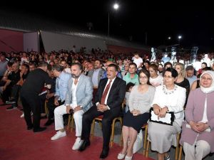 Kayısı Festivali’nde Funda Arar rüzgarı