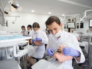 21. yüzyılın mesleklerinden biri Diş Hekimliği