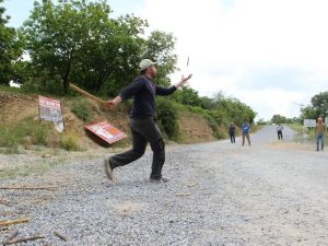 Köyün yetişkinleri çocukluğuna döndü
