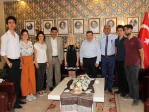 YKS’nın başarılı öğrencileri altınla ödüllendirildi