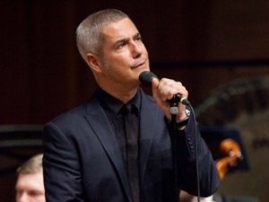 İtalyan tenor Safina, sahipsiz hayvanlar için sahneye çıkacak