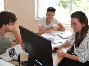 Yunusemre Gençlik Merkezinden üniversite öğrencilerine danışmanlık hizmeti