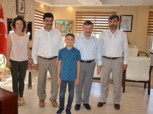 Bursluluk Sınavı Türkiye birincisi Şehzadeler Merkez İmam Hatip Ortaokulu’ndan