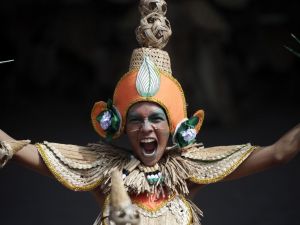 Filipinler’de su zambağı festivali coşkusu yaşanıyor