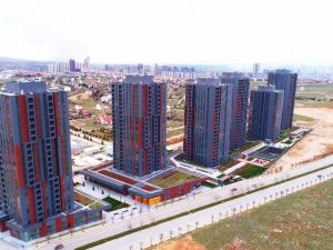 Yarım milyarlık projeye 1,5 ayda 200 aile taşındı