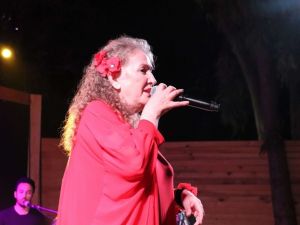 Suzan Kardeş şehir şehir geziyor