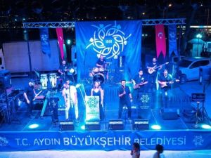 Aydın Büyükşehir Belediyesinin Kuşadası konseri beğeni topladı