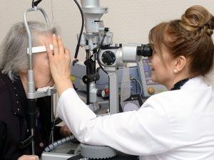 Yaz aylarında tercih edilen gözlükler ve lenslere dikkat