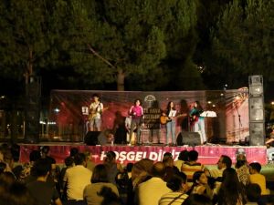 Akhisar’da açık hava konserleri büyük ilgi görüyor