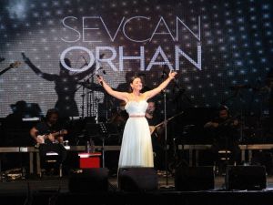 Konya’da Göl Festivali’nde Sevcan Orhan ve Hilmi Şahballı konseri