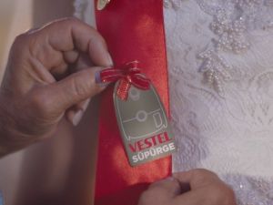 Ev aletleri takı gibi düğünlerde takılacak