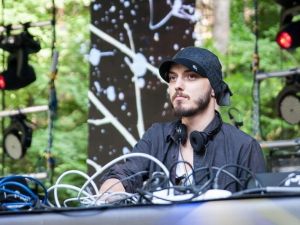 Çeşme’nin gözde eğlence mekanında müzik dolu hafta sonu