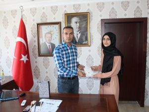 Başarılı öğretmenlere teşekkür plaketi