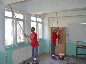 Eğitim kurumlarına belediyenin eli değdi