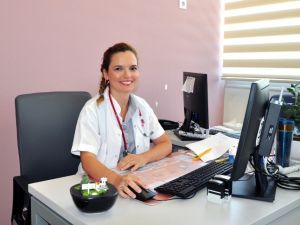 Uzmanından emziren annelere bol sıvı tüketin tavsiyesi