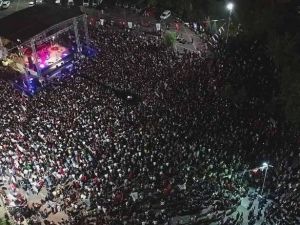İzmitli Ferhat Göçer Fuar konserinde duygusal anlar yaşadı