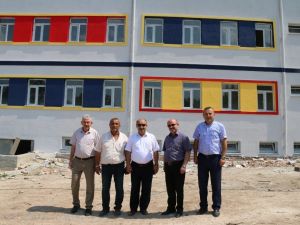 Müdür Başyiğit, Hisarcık İmam Hatip Ortaokulu inşaatında incelemelerde bulundu
