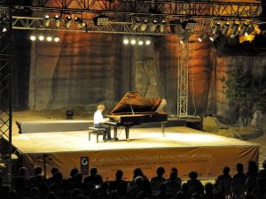 İtalyan piyanist Francesco Libetta notalarla taş ocağını inletti