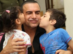 Ses sanatçısı Berdan Mardini, ’Musa Cihaner Çocuk Evleri’nde, koruma altındaki çocukları unutmadı