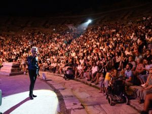Manuş Baba’dan tarihi antik tiyatroda konser