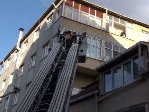 Oğluyla kavga ederken 5. kattan yan binanın çatısına düştü