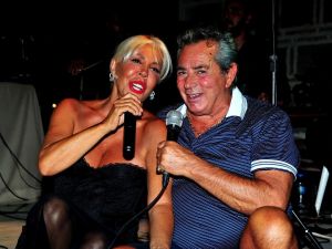 Semiha Yankı, Eurovision’a katıldığı elbise ile Çeşme’de sahne aldı