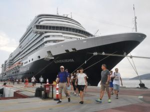 Dev transatlantik Kuşadası’na 4. seferini gerçekleştirdi