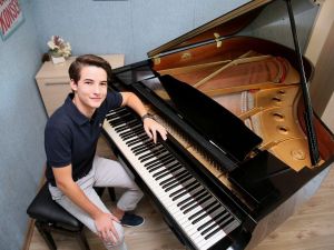 Bir yılda dört yarışmadan beş ödülle döndü