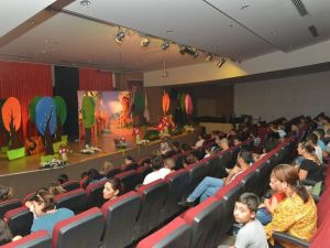 Çiğli’de çocuklara tiyatro