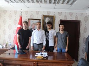Üniversiteyi kazanan öğrencilerden kaymakam Hasan Çiçek’e  teşekkür ziyareti