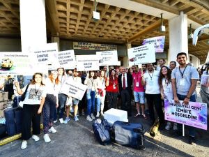 Otobüsten inen öğrenciler şaşkınlıklarını gizleyemedi