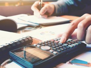 Türkiye’de yetişkinlerin yüzde 50’si ay sonunda eksi bakiyeye düşüyor