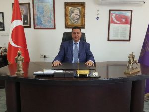 Kuşadası’nda Esnaf Odası üyelerinin çocuklarına eğitim bursu veriliyor