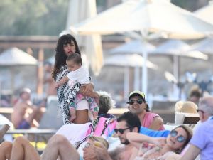 Kaan ve Kıvılcım, bebekleri İlayda’yı kucaklarından indirmedi