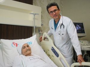 Kalbindeki deliğe 80 yaşında çare buldu