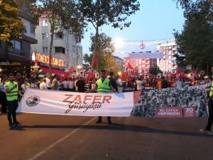 Kartal’da binlerce vatandaş Zafer Yürüyüşü’nde buluştu