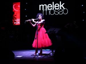 Melek Mosso Denizli’yi salladı