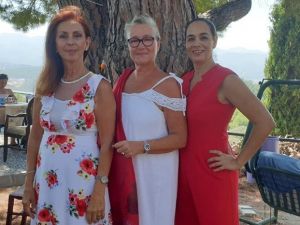 Üç Avrupa Güzeli, 34 yıl sonra Kuşadası’nda bir araya geldi, kadın hakları için açıklama yaptı