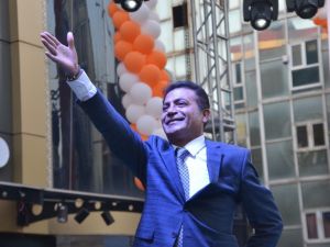 Oğuz Yılmaz, Kahramanmaraş’ta konser verdi