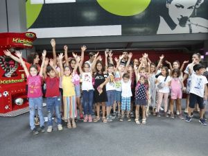 Çocukların sinema sevinci