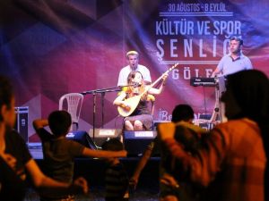 Akhisar’da Gördesliler’den renkli bir gece