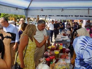 Efeler Belediyesi Üretici Kadınlar Sergisinin açılışı yapıldı