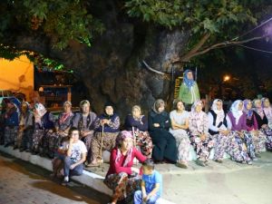 100 kadın anıt ağacın altında tezgah açıp para kazanacak