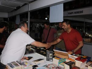 Kuşadası ’Kitap ve İmza Günleri’ devam ediyor