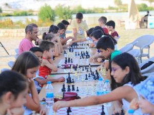 Pamukkale Belediyesi’nden ‘Sokakta Satranç Var’ etkinliği