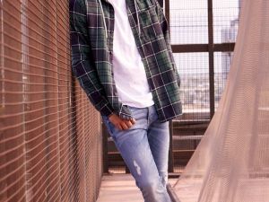 DeFacto üniversite öğrencileri için spor ağırlıklı kampüs koleksiyonu hazırladı