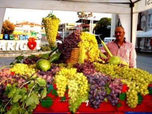 800 kilo üzümden dev üzüm salkımı