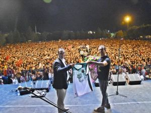 Akhisar’ın Kurtuluş Günü’nde Haluk Levent’ten tarihi konser