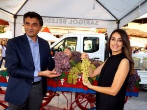 Festivalde diyetisyen üzümün faydalarını anlattı